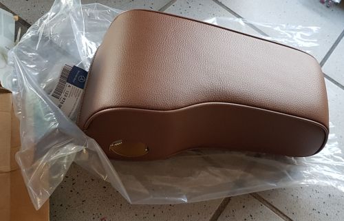 123 970 0530b   Mittelarmlehne Farbode 8261
