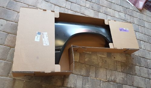 124 880 4818   Vorderkotflügel rechts